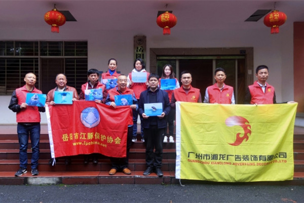 湘龍黨支部(bu)參加(jia)紅(hong)色之(zhi)旅，重(zhong)溫當年(nian)革命先(xian)烈們的(de)革命精(jīng)神